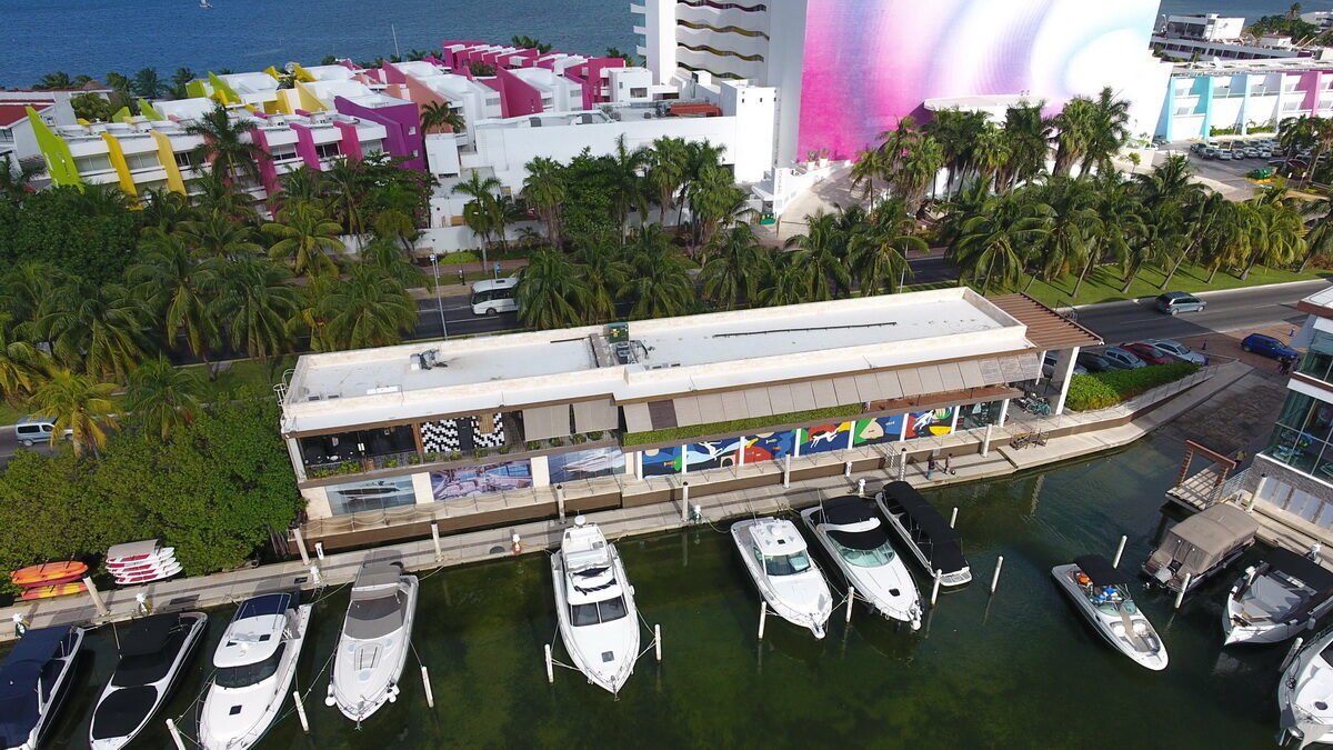 Wheelchair accessible yacht Cancun