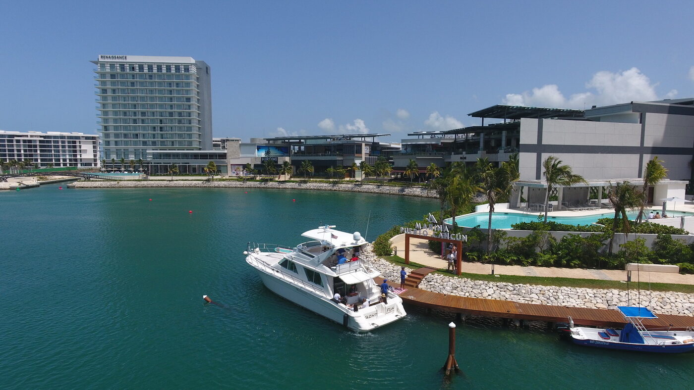 Wheelchair accessible yacht Cancun