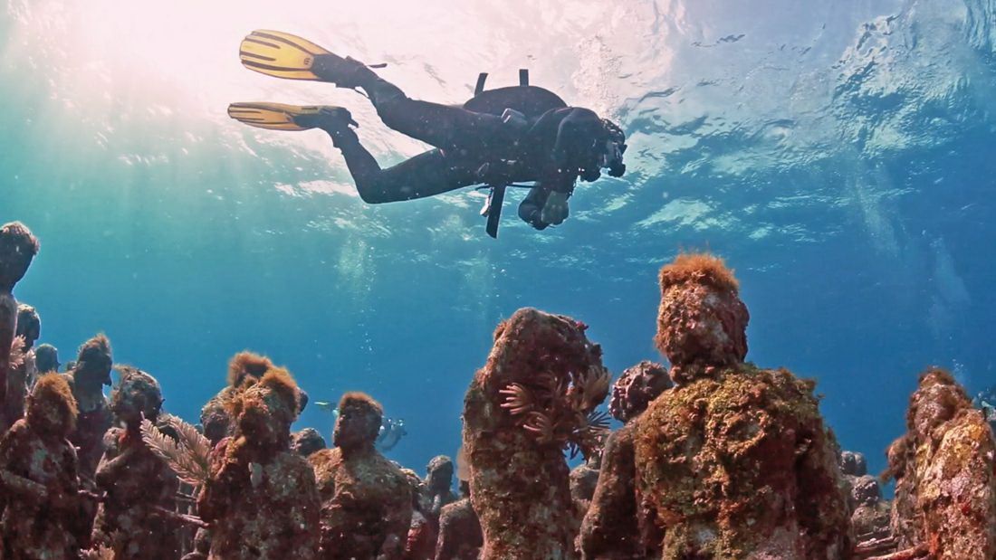 Dive Cancun and Isla Mujeres from your yacht