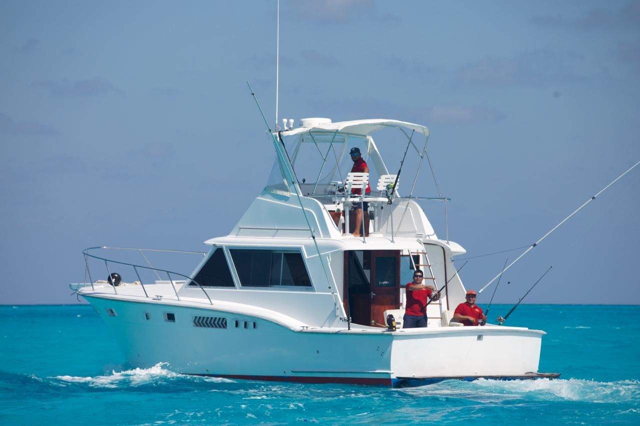 Chris Craft 37 Fishing Boat in Cancun & Isla Mujeres