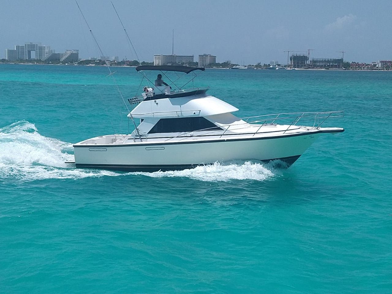 Chris Craft 37 Fishing Boat in Cancun & Isla Mujeres