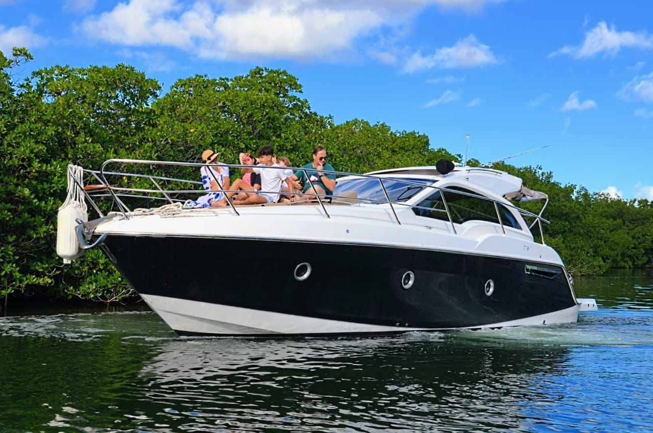 Sessa Marine 35 ft Private Yacht in Cancun