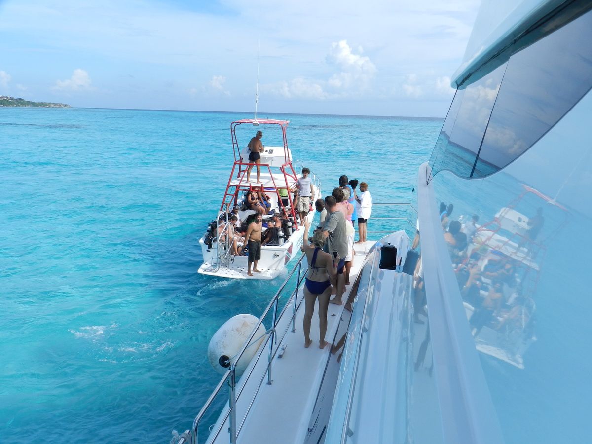 Dive Cancun and Isla Mujeres from your yacht